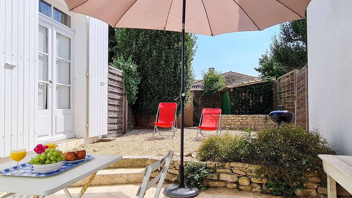 La Couarde-sur-Mer House | Pretty village house with its private courtyard