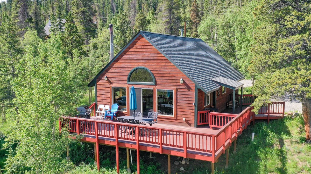 Warm Springs Cabin | Pricing Specials! Cozy Home w/Spacious Deck, Fishing Pond, Hiking - Misty Mountain Hideaway