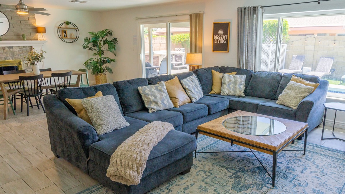 Peoria Ave Citizen's Group House | Prickly Pear Desert Oasis- 3 Bedroom/Pool/Spa/Putting Green