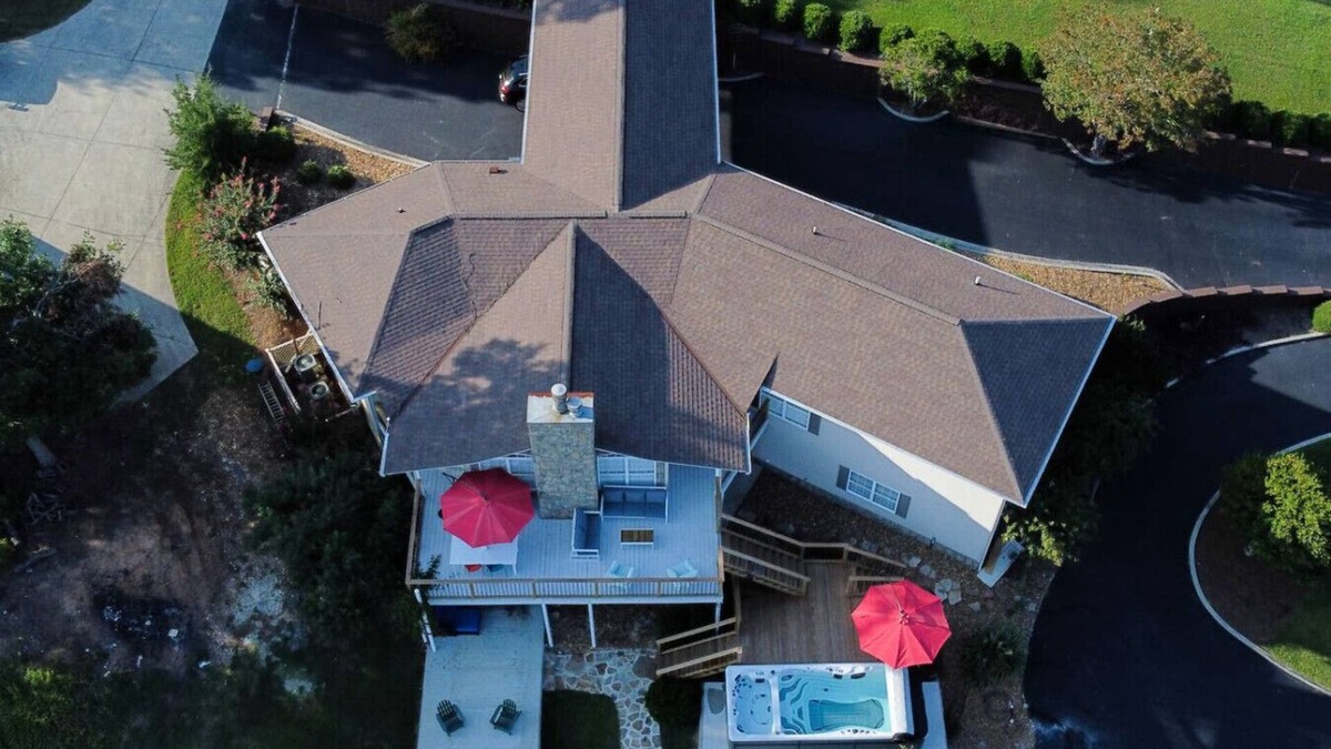 Leesburg House | Primary and Guest Home Sleeps 26 Comfortably