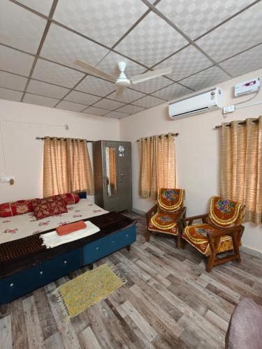 Bhopal Villa | Prime Area 1AC Room Budget Stay