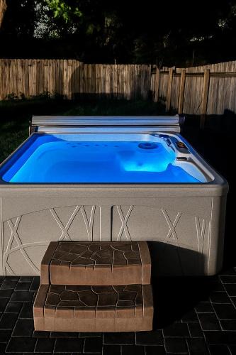 Franklin Park House | Prime Austin - Jacuzzi Firepit and BBQ
