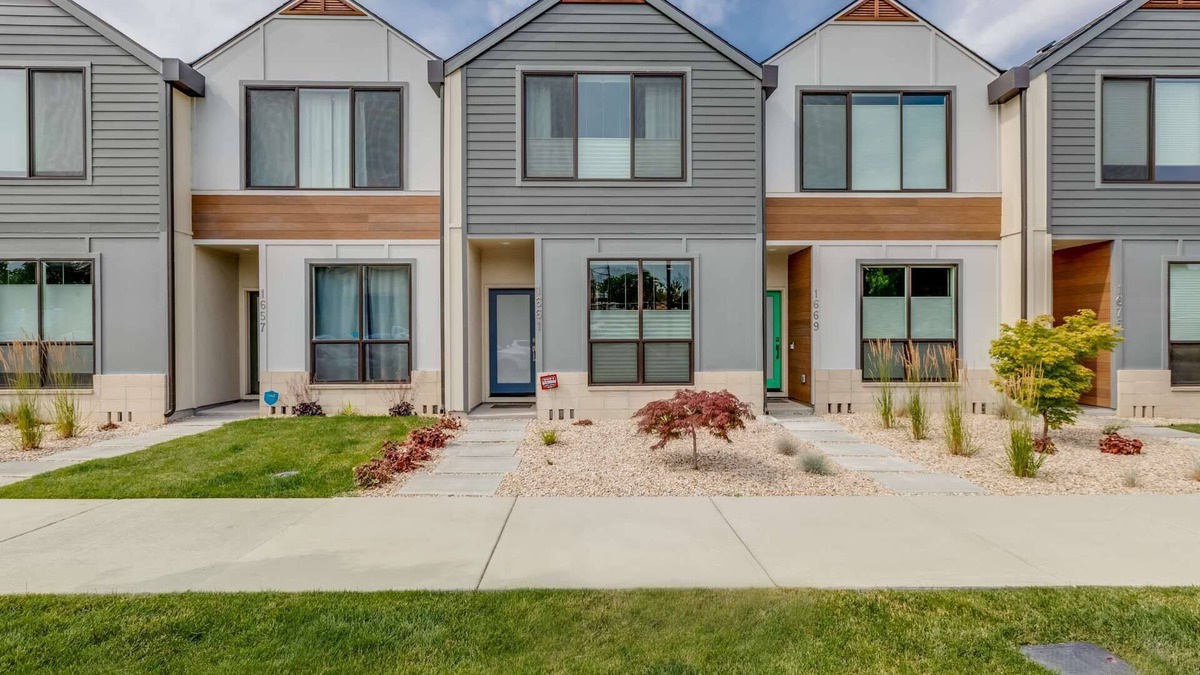 Downtown Boise Condo | Prime Downtown Location: 2 Private Master Suites, Walk/Bike to Shopping, Dining, and Coffee!