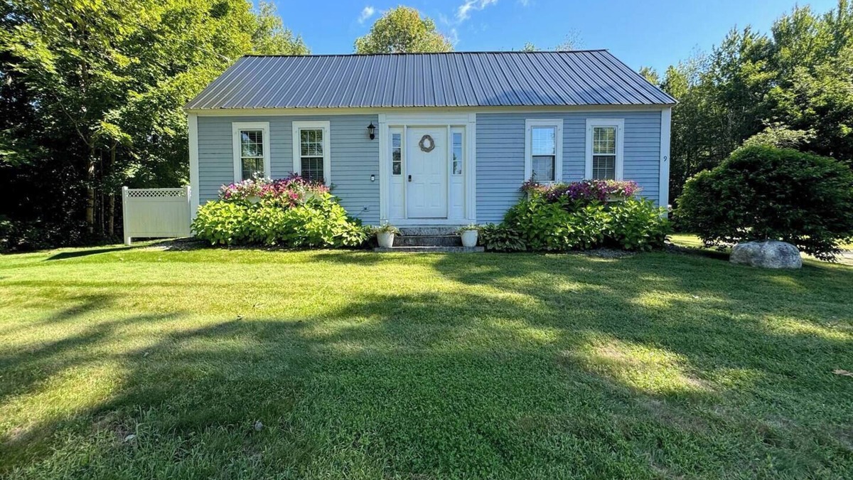 Moultonborough Other | Prime Leaf Peeping Locale: Near Mountains, Trails, Lakes & Fall Festivals