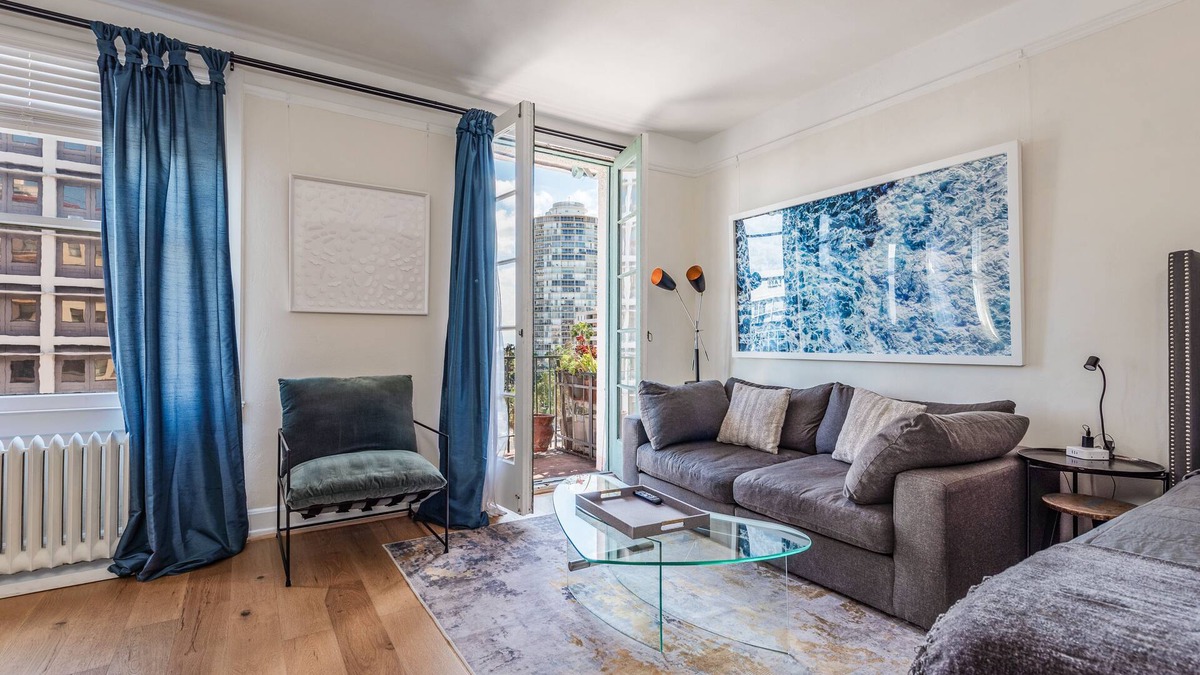 East Village Condo | PRIME LOCATION -CONVENTION CENTER + Free Garage PARKING