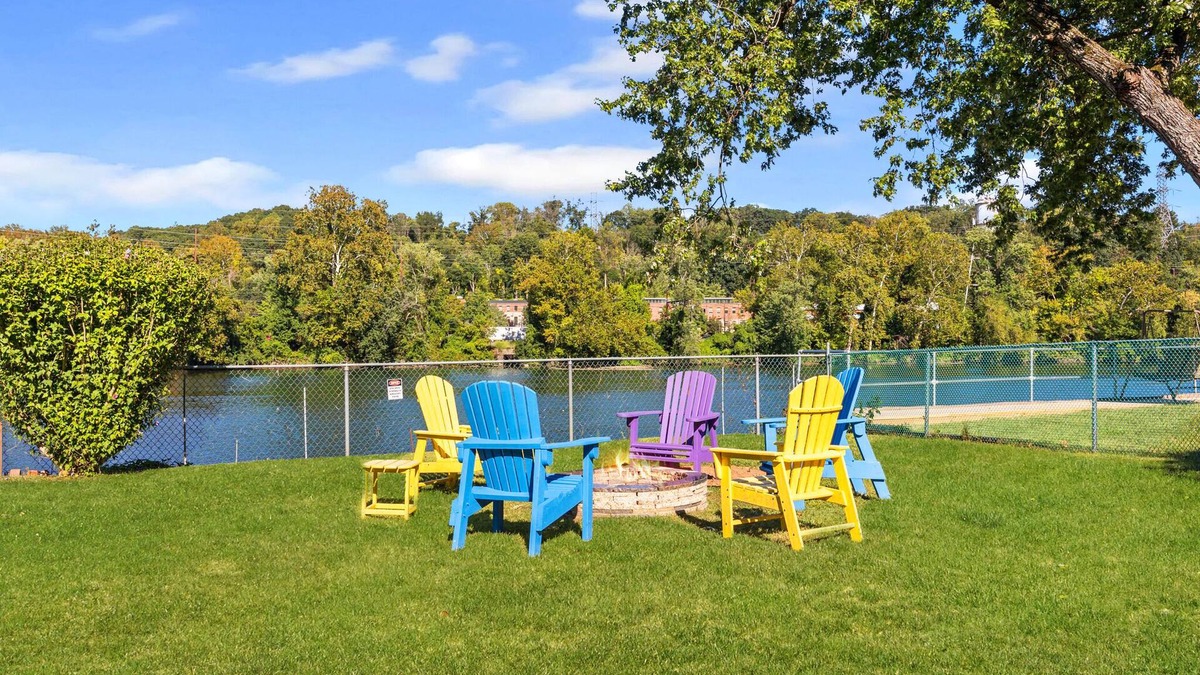 Gulph Mills House | Prime Location/Easy Parking/Kayaks/River