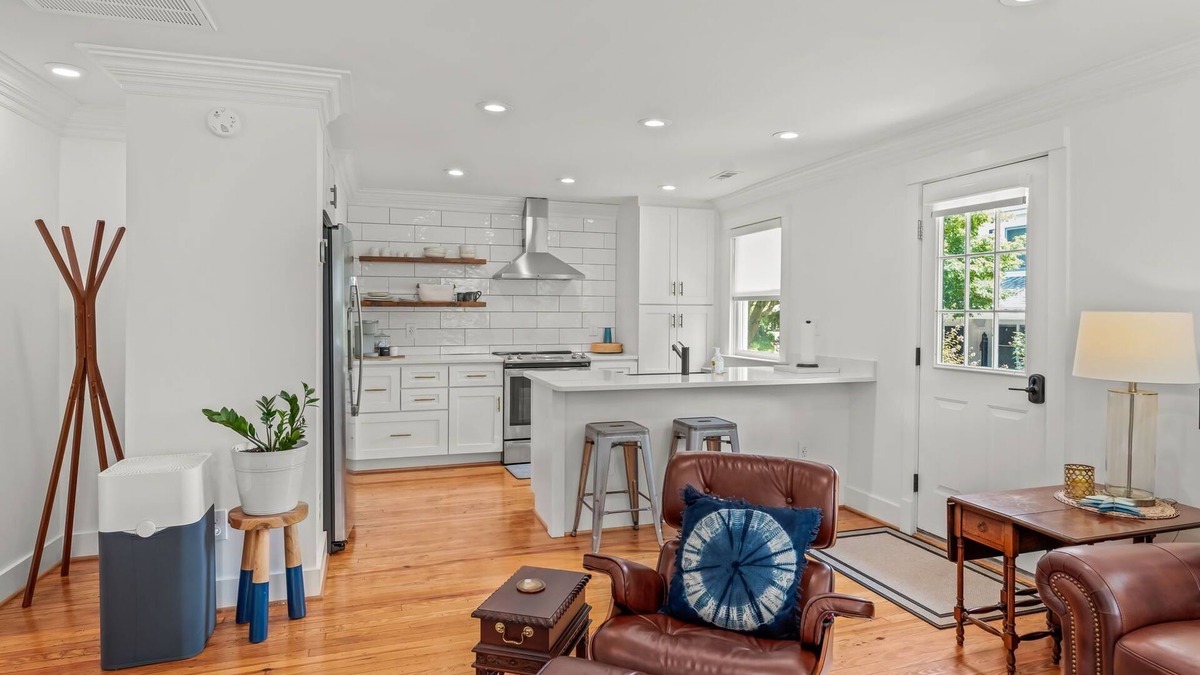 High Point House | Prime Location, Fast WiFi, & Modern Charm - Close to HPU & Area Downtowns!