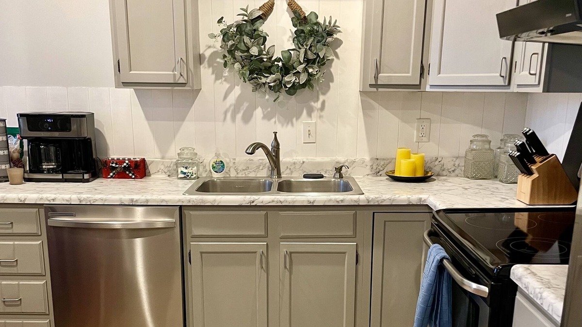 Lindsborg Apartment | Prime location for shopping, art galleries, and dining!