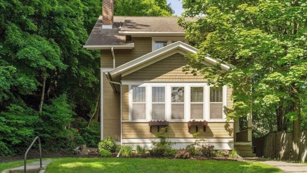 Red Wing House | PRIME LOCATION- HISTORIC DOWNTOWN RED WING