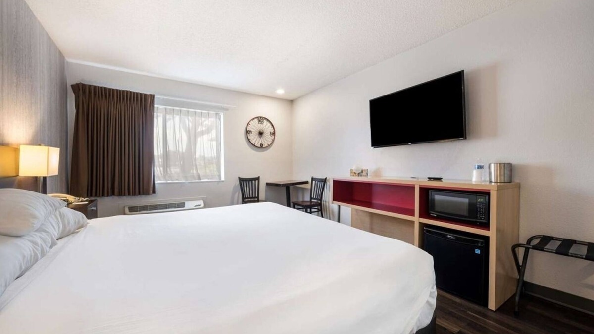 Ontario Hotel | Prime Location! Indoor Pool, Free Breakfast & Parking, Pets Allowed