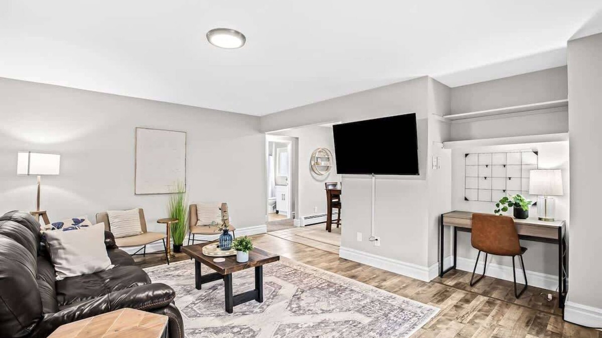 Mount Clemens Apartment | Prime Location! King Bed near Mt. Clemens Downtown