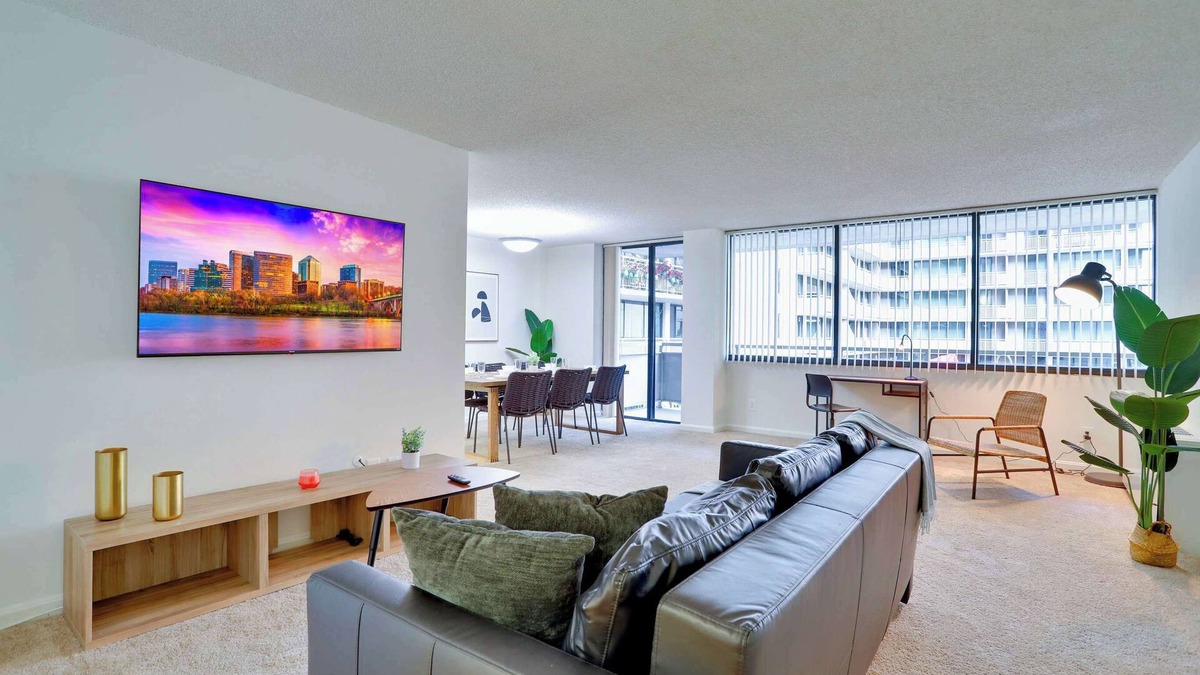 Crystal City Apartment | Prime Location, Metro & Close to Airport!