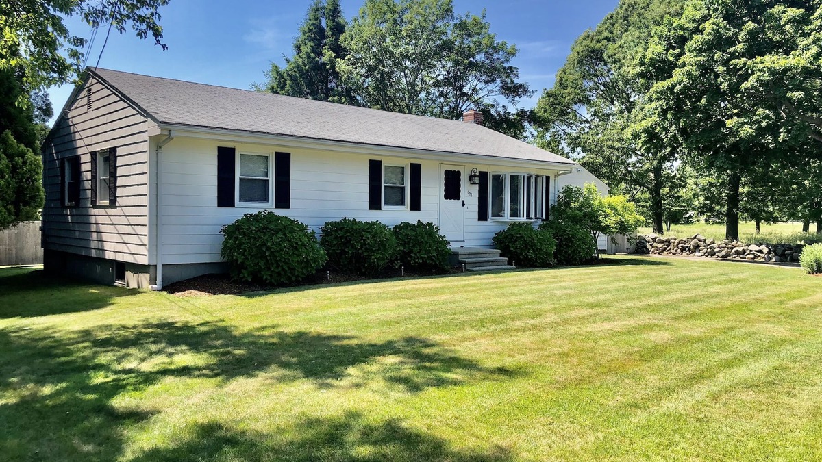Narragansett House | Prime location minutes to Narragansett Beach and Pier.