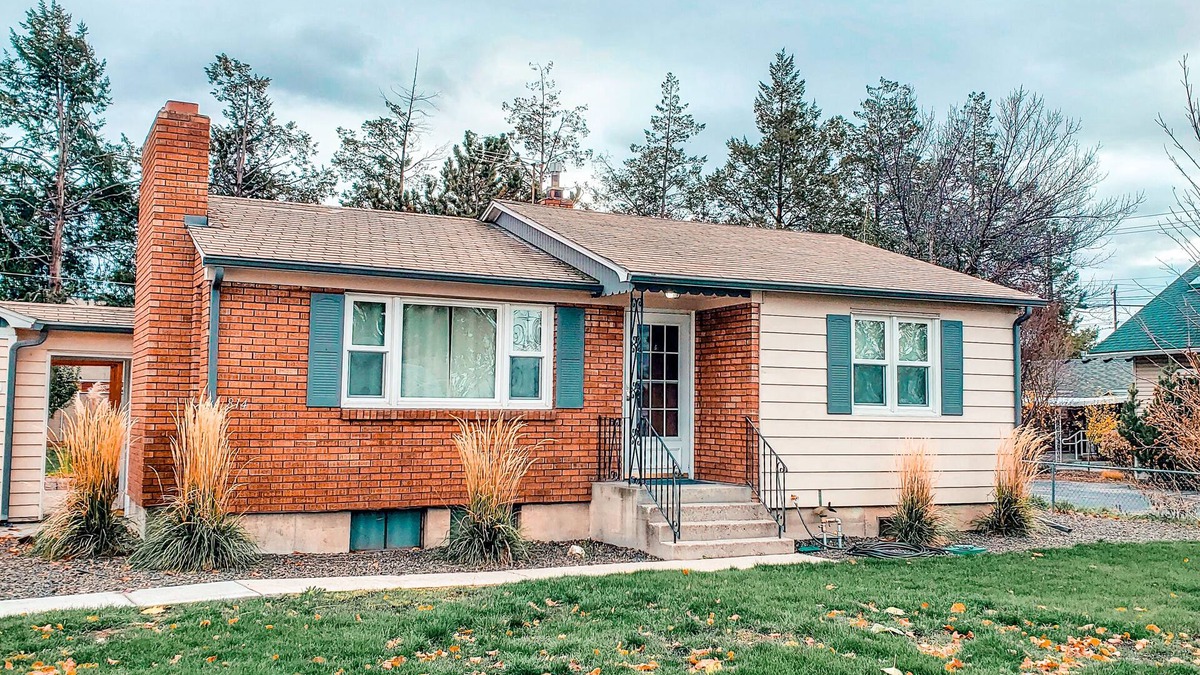 Morris Hill House | Prime Location: Spacious 3 BR 2 BA + 10 mins DT & BSU