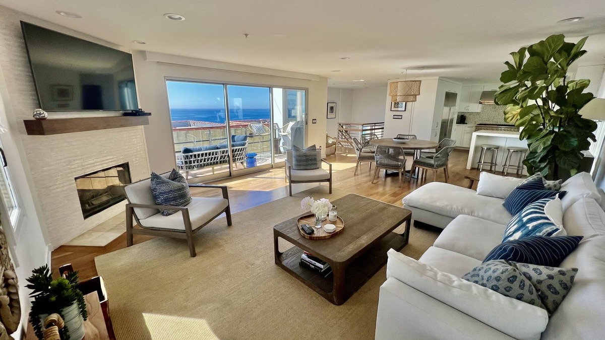 Gas Lamp Section House | Prime Manhattan Beach Location~Blocks to Beach~Panoramic View~WORLD CUP READY