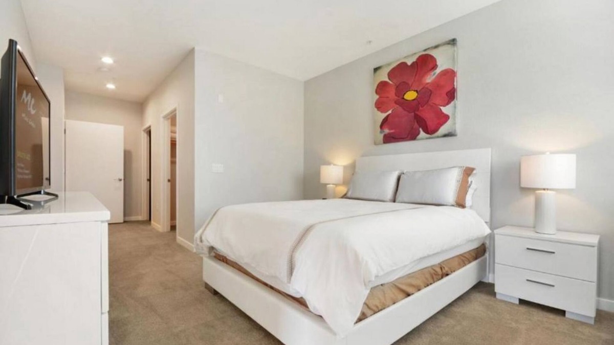 Menlo Park Condo | Prime Menlo Park Location: 2BR Condo with Spectacular Amenities