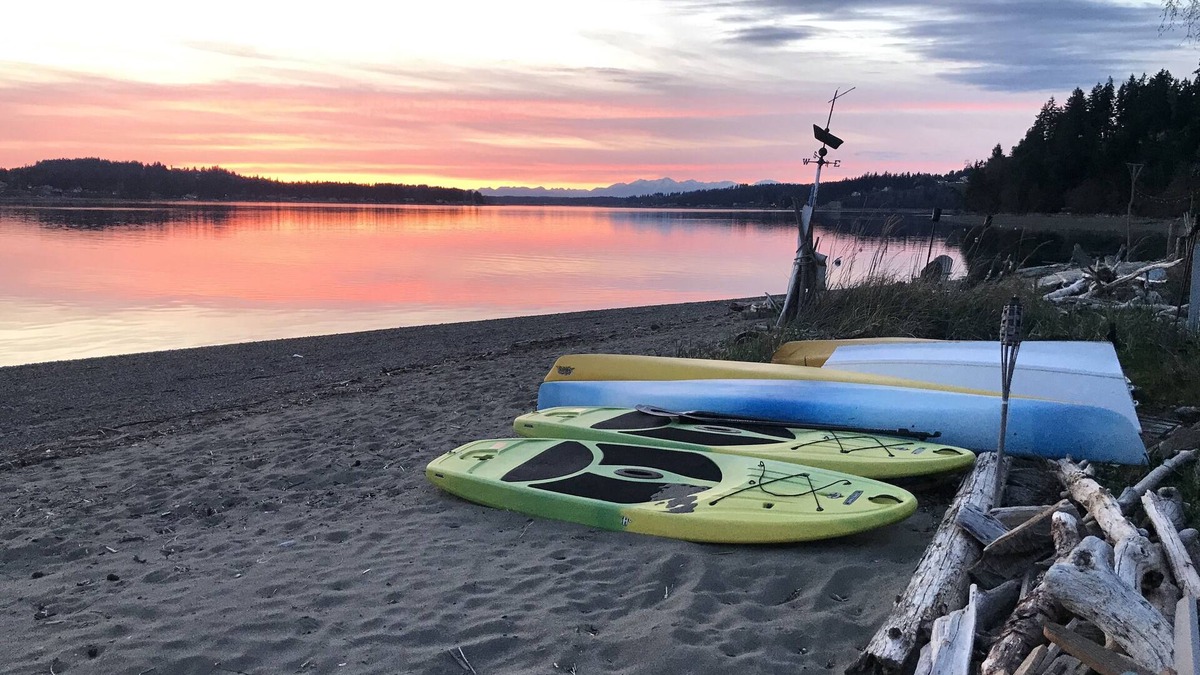 Gig Harbor House | Prime Sandy Beachfront Home with Mountain Views - 5 minutes to Gig Harbor/Tacoma