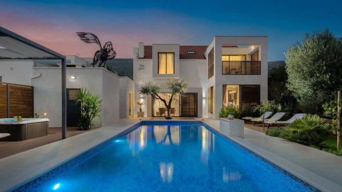 Kastela Villa | Prime Villa For Family With Swimming Pool