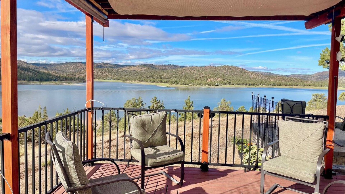 Prineville Ski Chalet | Prineville Reservoir Lake House: Boat Pkg, Kayaks, Paddle Boards, & Beach Access