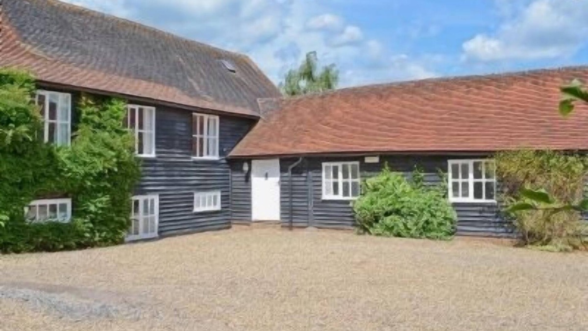 Leigh House | Priory Barn - ideal for large family groups. Sleeps 8/9 adults plus 3 children