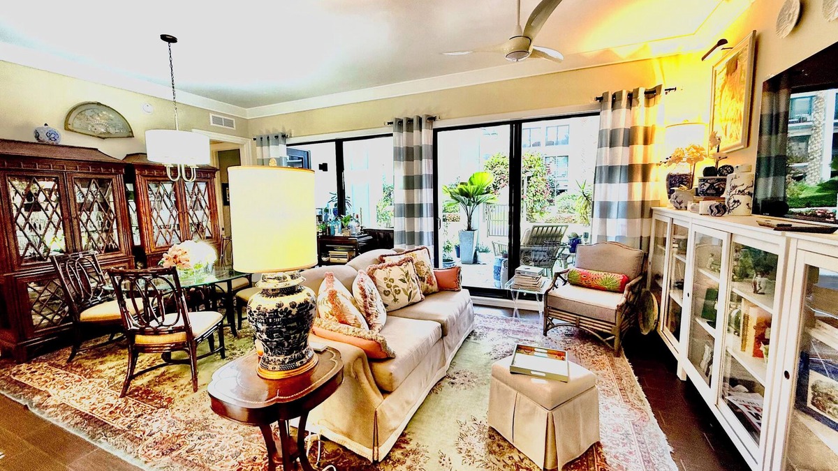 Redevelopment Area Condo | Pristine 2-bed condo +den w/daybed, a block and a half to Downtown Olde Naples.