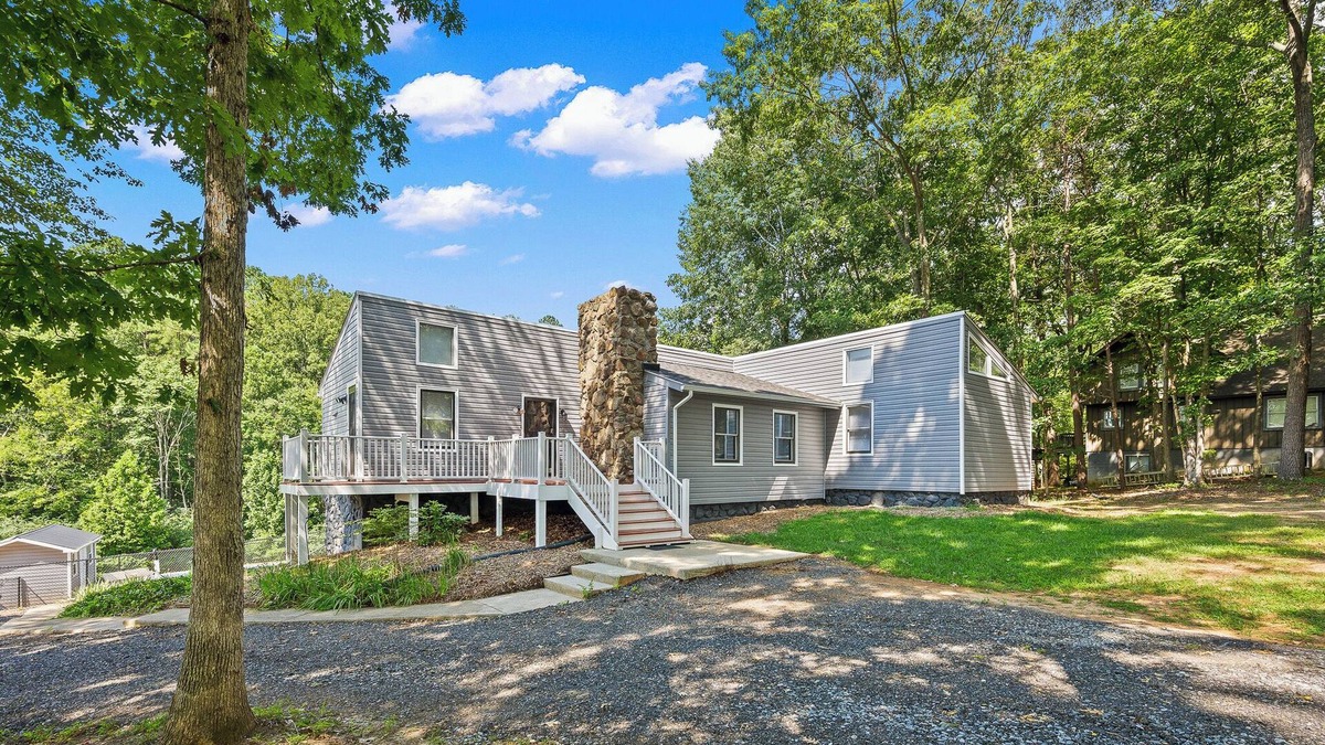 Bedford House | Pristine 3 bedroom/2 bath home close to the Blue Ridge Parkway!