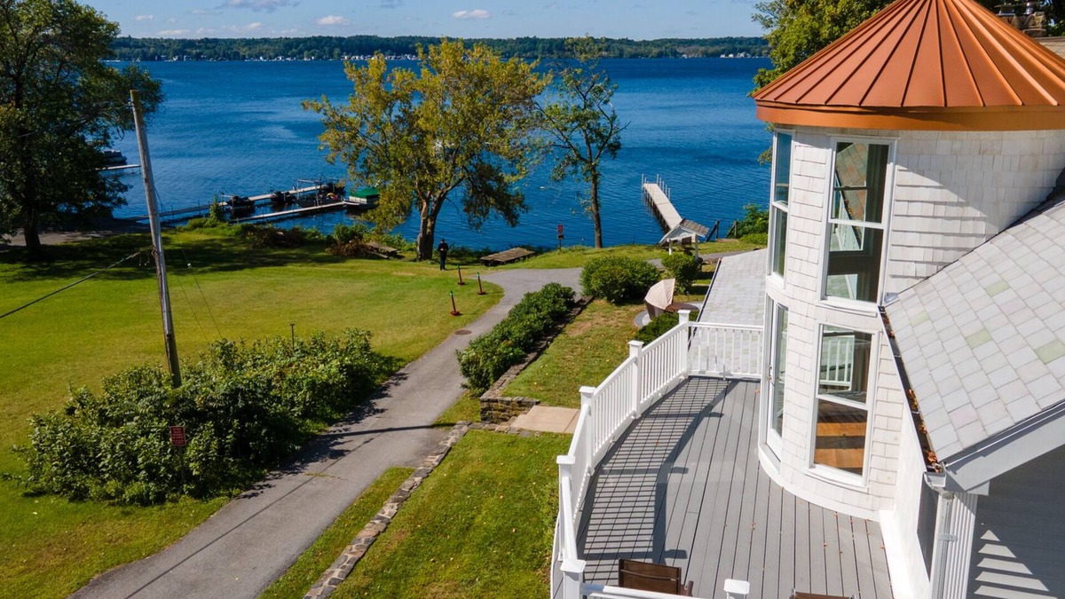 Saratoga Springs House | Pristine Lake House W/Guest Suite - Perfect for every season!