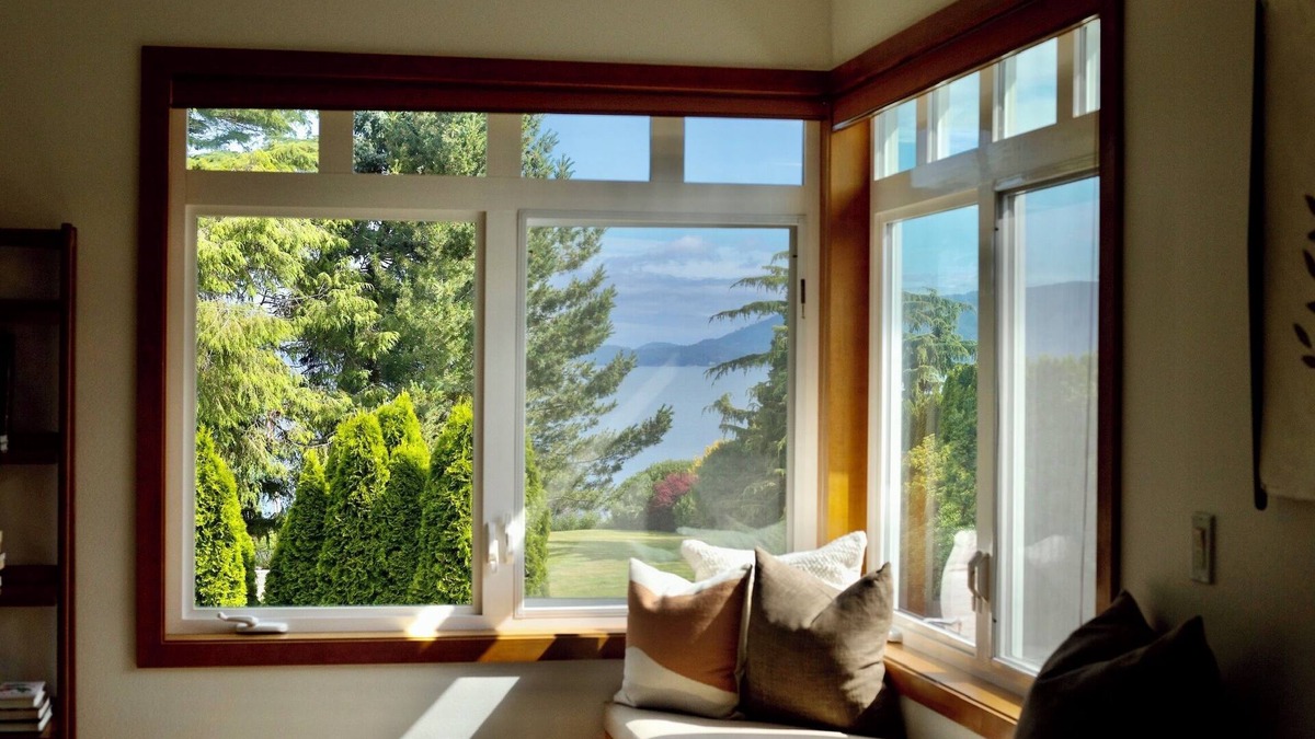 Bow House | Pristine, Lovely Samish Island Garden Home for Fall & Holiday Festivities