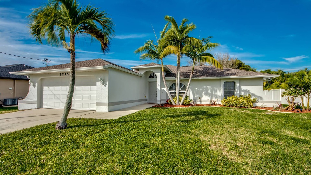 Trafalgar House | Pristine pool home ready for your vacation with friends or family .