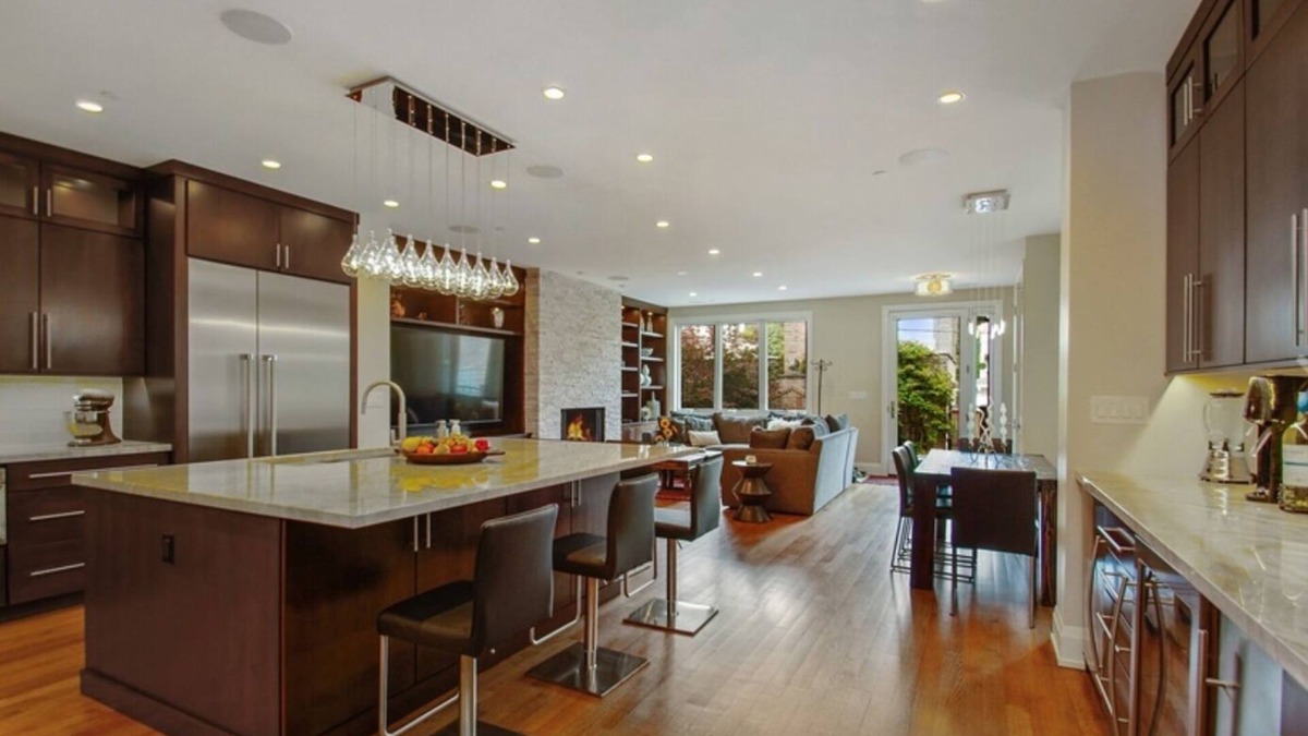 Lakeview House | PRISTINE PREMIER LUXURY 3-STORY GREYSTONE HOME! ABSOLUTELY NO PARTIES!