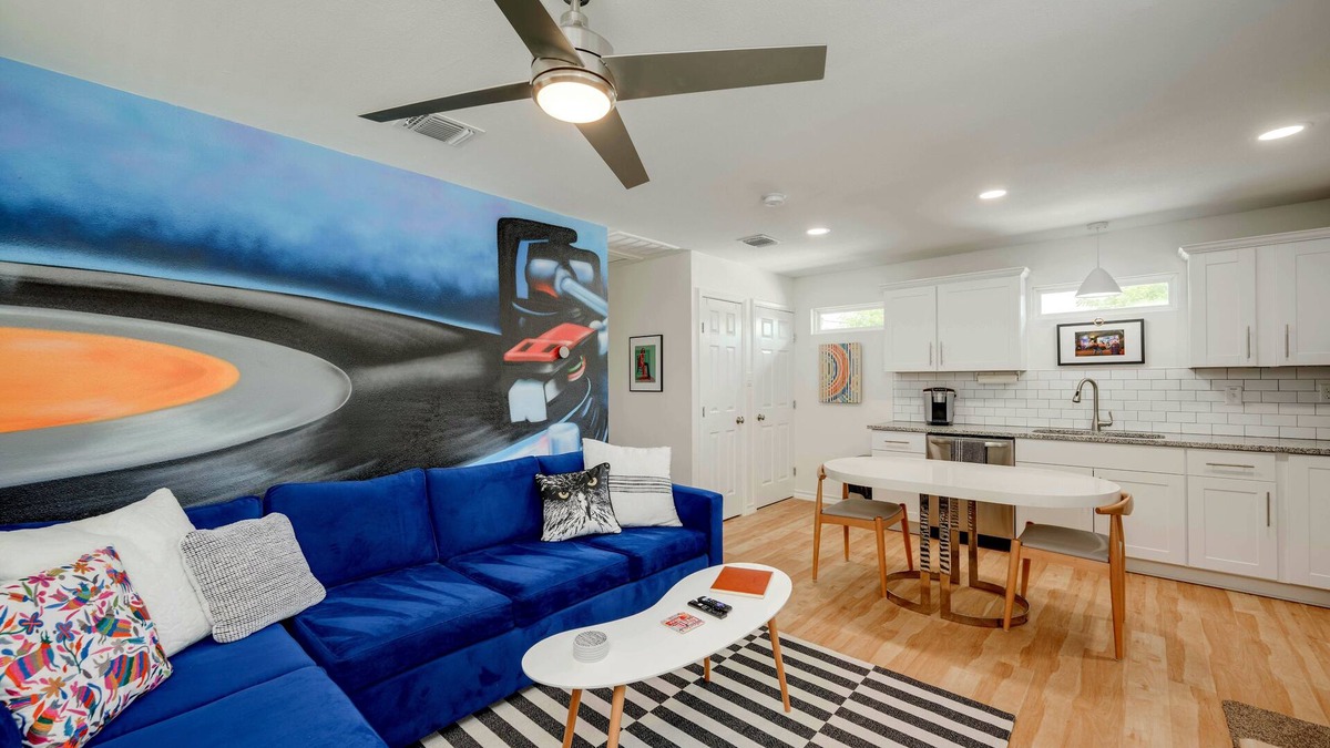 Chestnut House | Pristine, Private, Central, Cozy, Fully-Equipped!