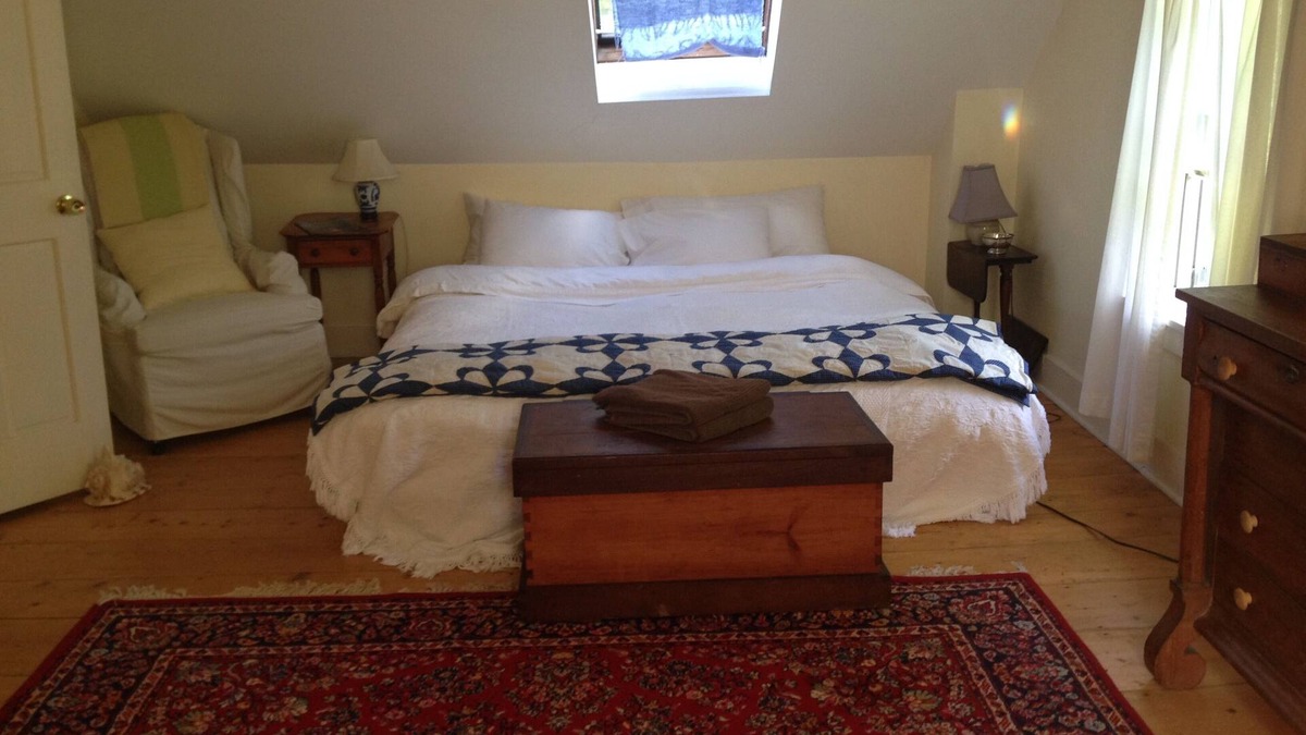 Surry Apartment | Priv 2nd fl suite-Kingbd; Sit rm w/minibar; prv bath; separate entran nr Acadia