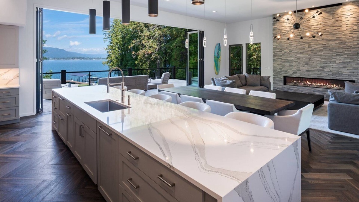 Sagle House | Privacy, Luxury, Waterfront | Titan`s Landing