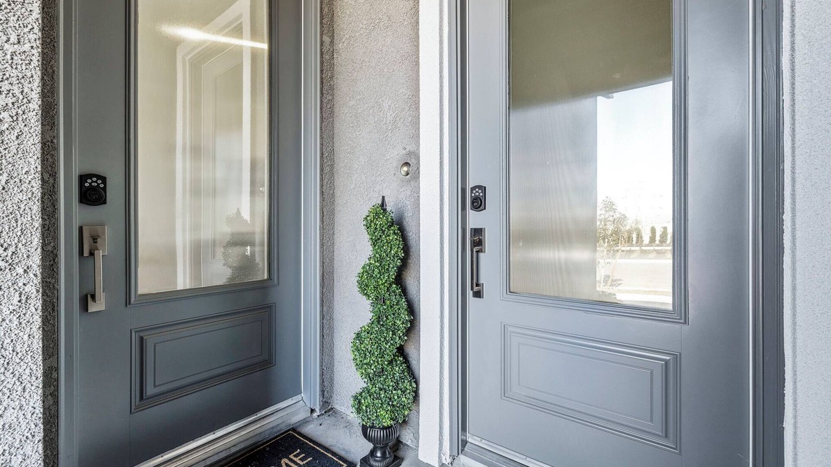 Clovis House | Private 1-Bed Modern BoHo Chic Styled Residence