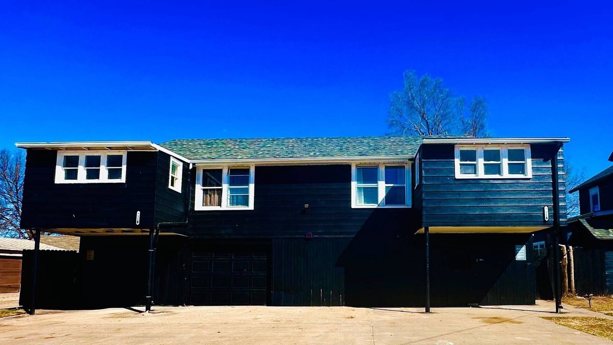 Russell Condo | Private 1 Bedroom/1 Bathroom with Kitchenette/LR/Fireplace/Community Laundry-Sleeps Up to 4 PP