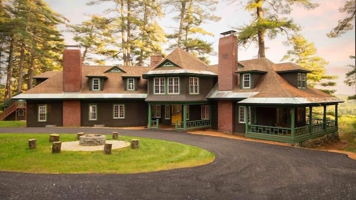 Tuftonboro House | Private 10BR Estate on 60 Acres, Sleeps 20, Trails, Pond, Chef-Ready Kitchen