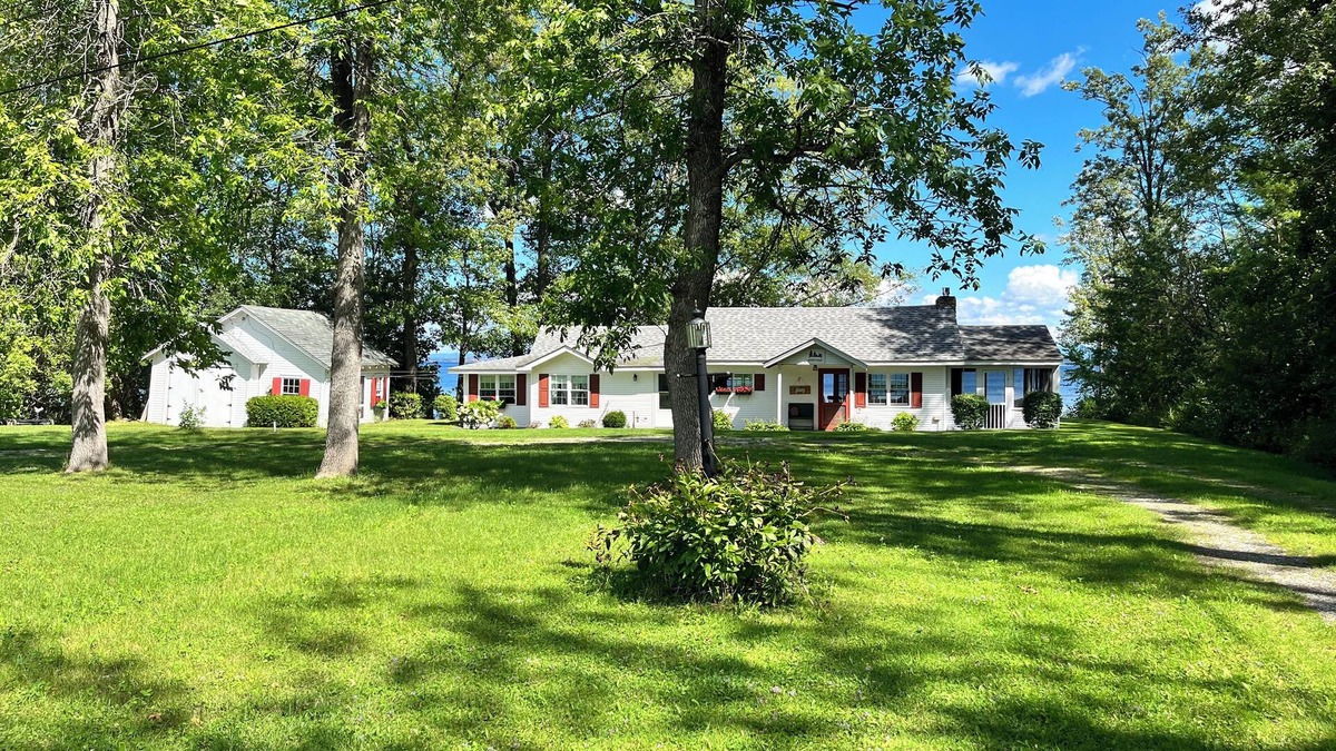 Willsboro Cottage | Private 151’ waterfront cottage, 3+bedrooms, two enclosed porches in Willsboro