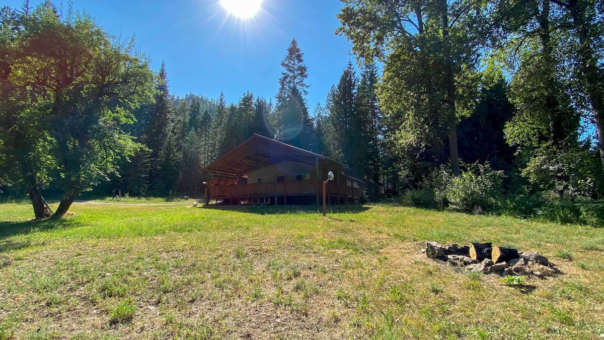 St. Maries House | Private 2-Acre Retreat w/MTN Views, Walk to River