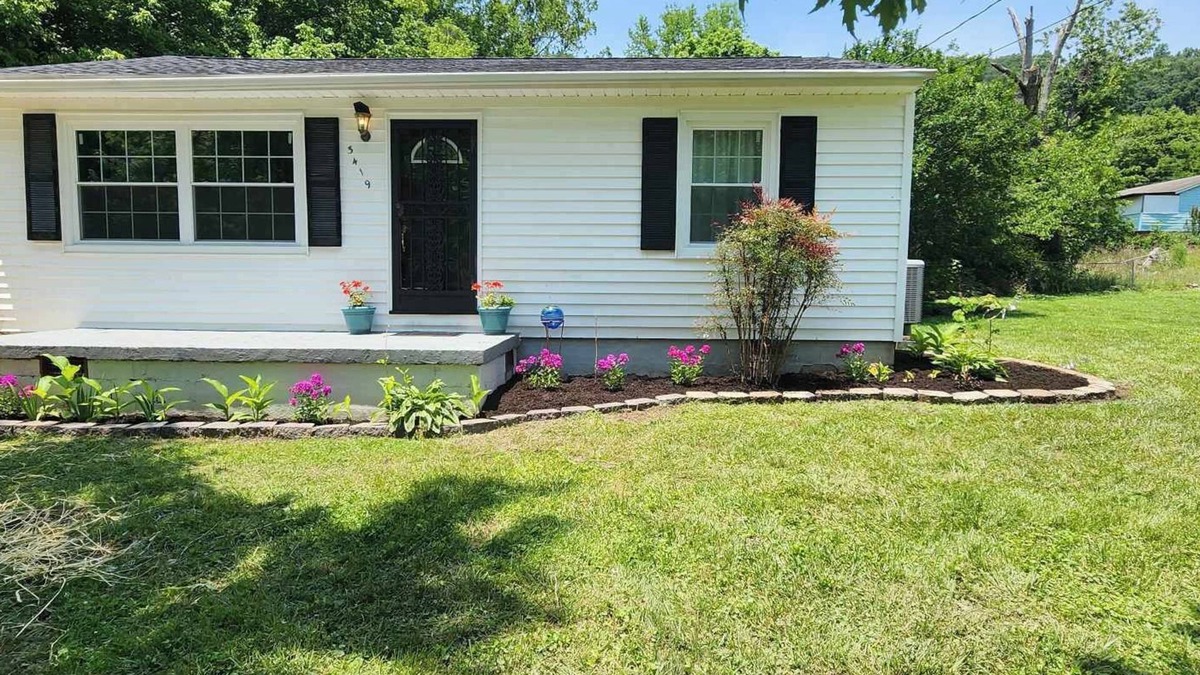 Greenway House | Private 2 Bed/1 full Bath close to everything-12 min to downtown Knox!
