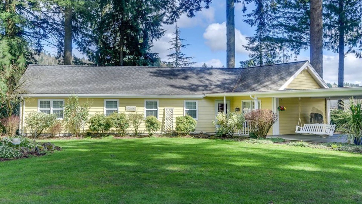 Newberg House | Private 2-bedroom cottage in the heart of the wine country