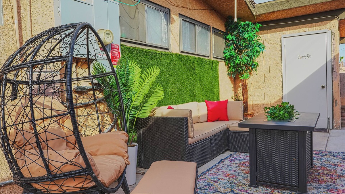 Downtown Las Vegas House | Private 2 Bedroom Guesthouse Near Fremont!