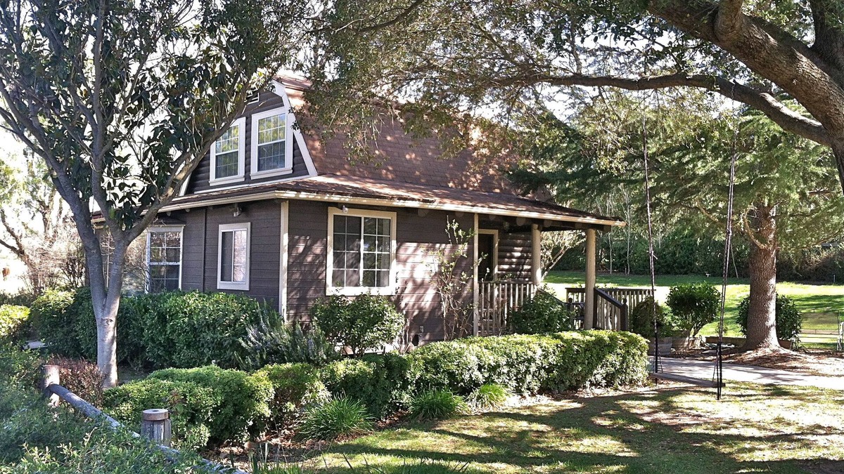 Los Olivos Cottage | Private 2 Story Cottage - Walk to Los Olivos!