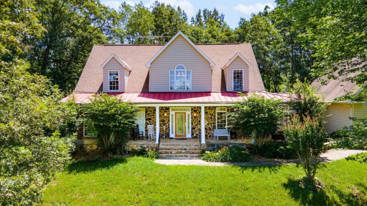 Catalpa House | Private 20-Acre Escape Near Top Wedding Venues