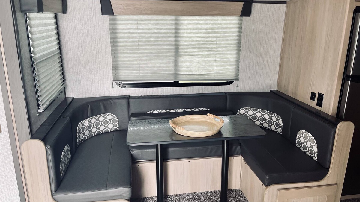 Okeechobee House | Private 2020 camper w/ dock and lake access