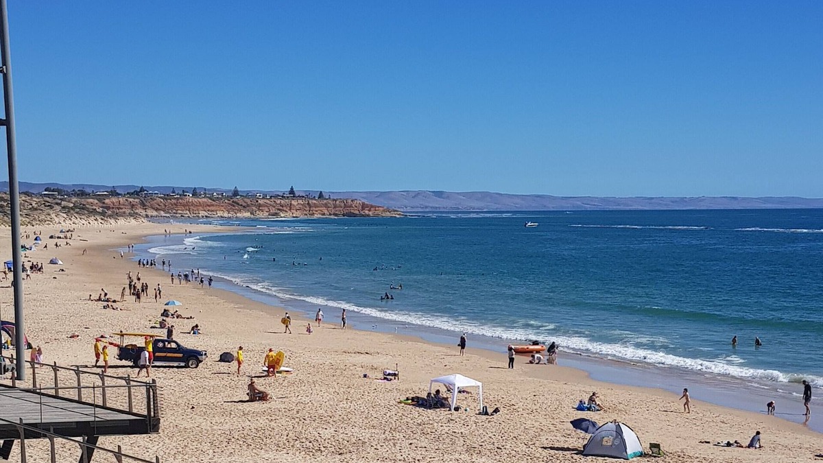 Noarlunga Downs Bed & Breakfast | Private 2BR unit 4 beds free wifi & netflix & parks wine/beach