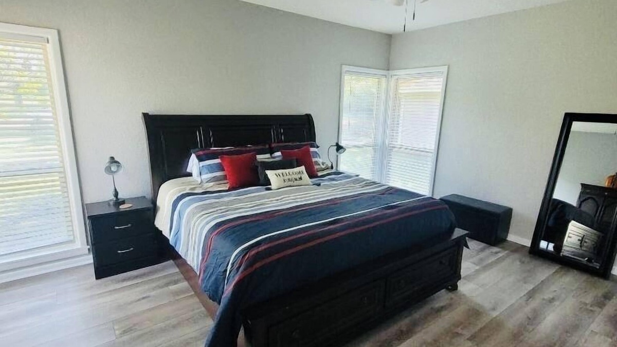 Belton House | Private 3 Acre Retreat. Sleeps 8. Minutes from downtown and Belton Lake!