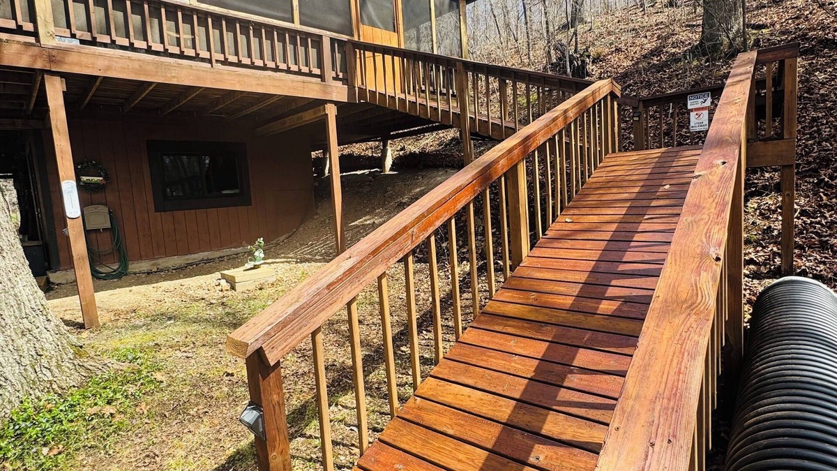 Edwards House | Private 3BR Treehouse Retreat @ Lake Ozark