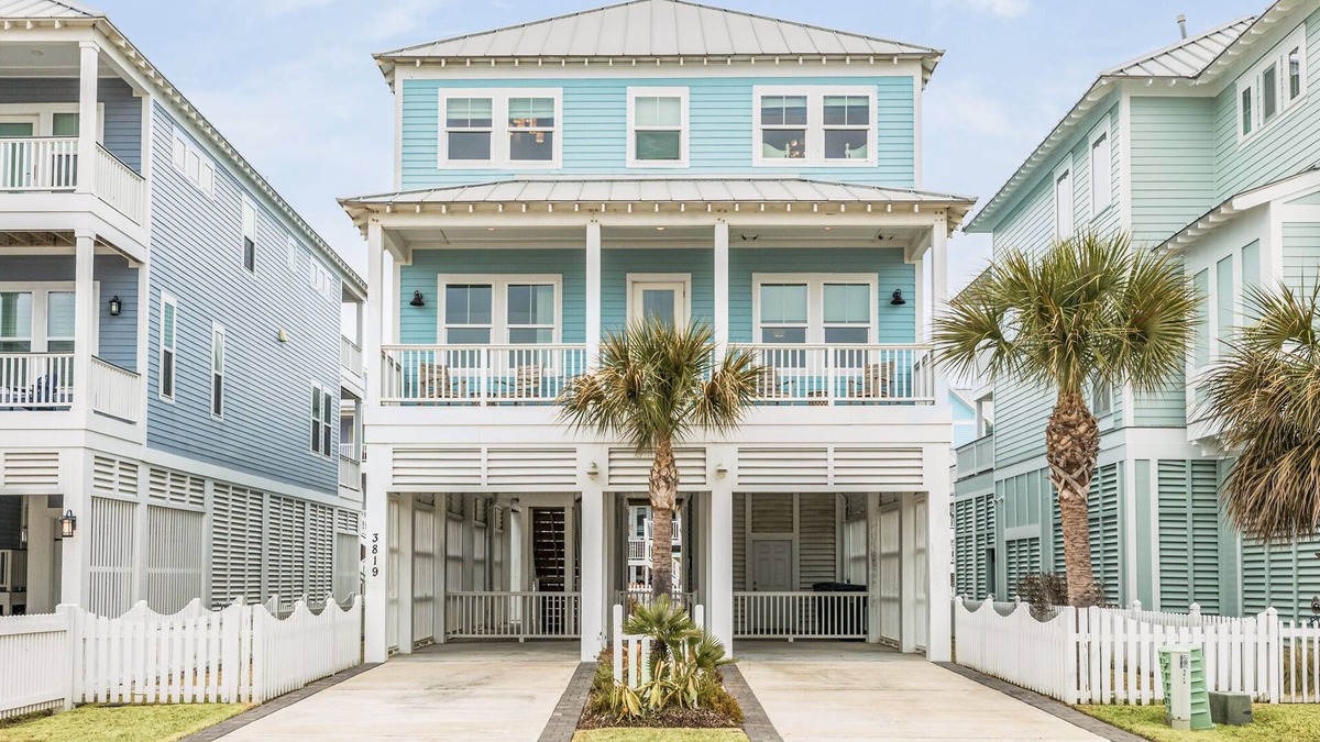 Beachside Village House | Private 5/4.5 Home Steps from Beach and minutes from Galveston attractions