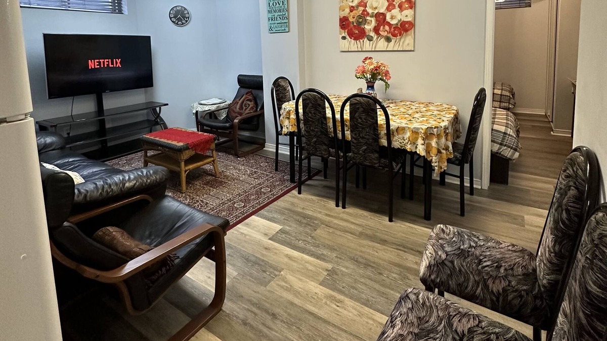 Central Erin Mills House | PRIVATE 5* APARTMENT WITH 1 FREE PARKING - FULLY FURNISHED