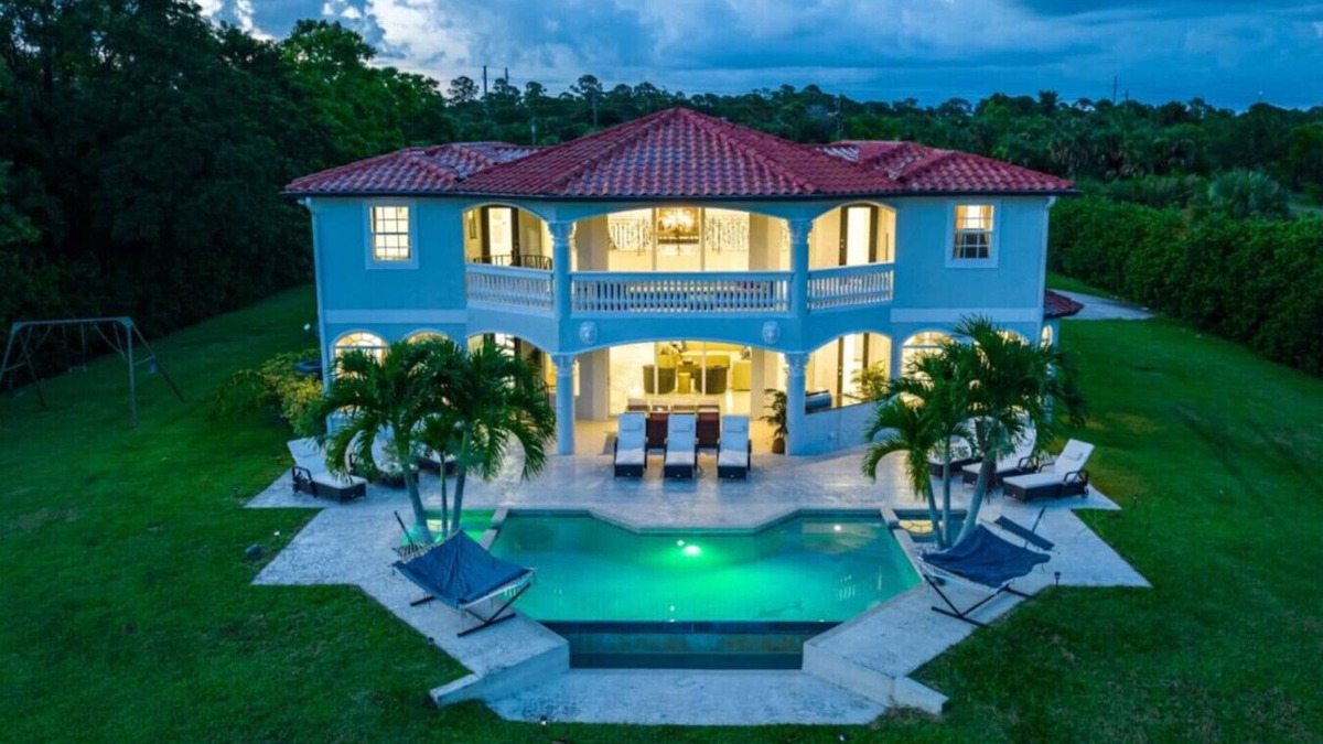 Palm City Apartment | Private 5000 SF Waterfront Mansion w/Pool & Games